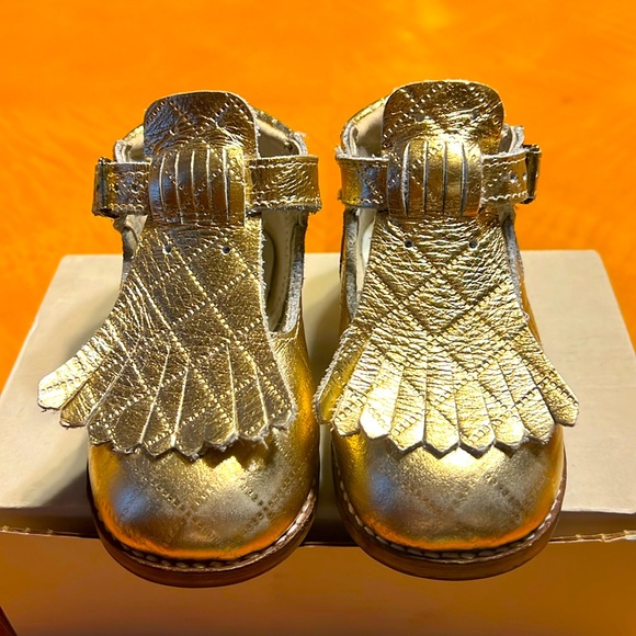 TODDLER GIRL BEAUTIFUL GOLD SHOE WORN 1 TIME, SIZE 4 - Picture 1 of 8